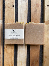 Load image into Gallery viewer, HONEY, MILK &amp; OATS : SOOTHING | MOISTURIZING
